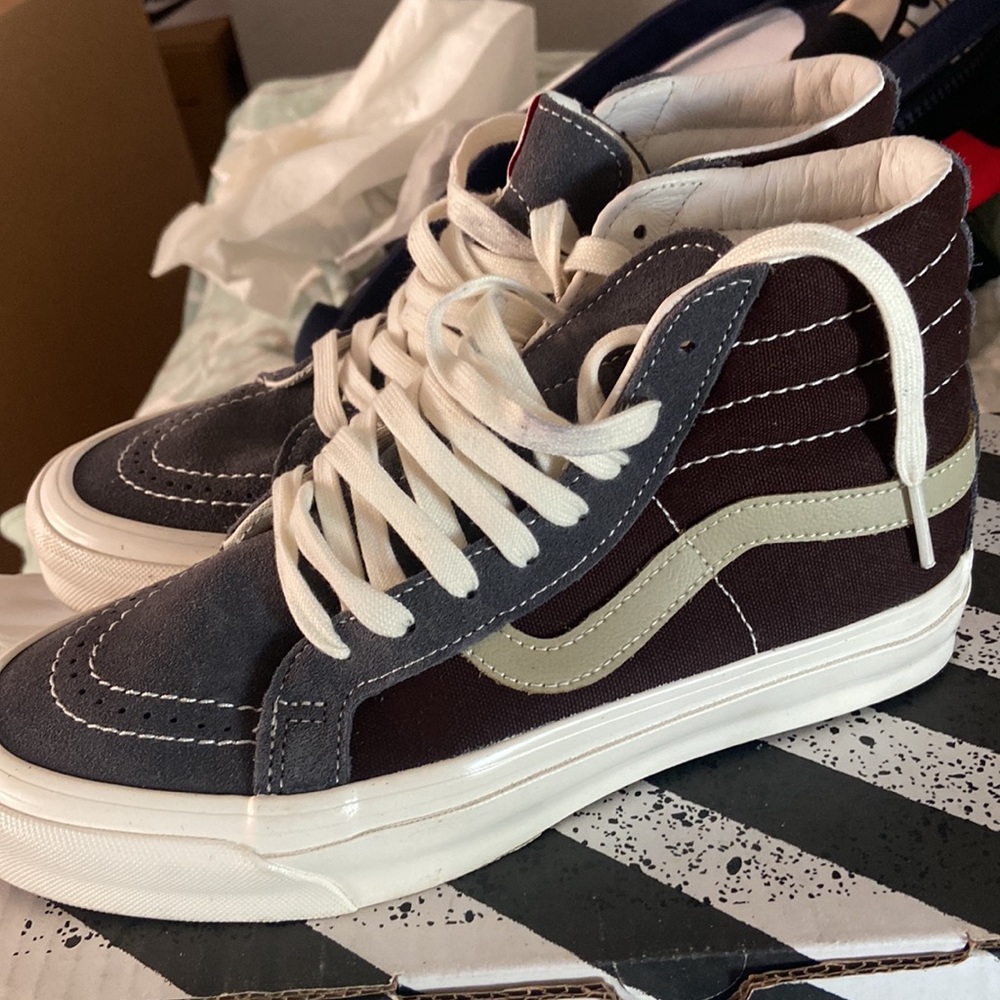 Vans - Picture 3 of 4